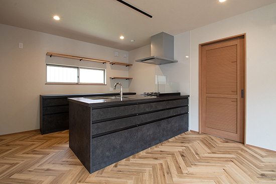 herringbone × black × wood = like me